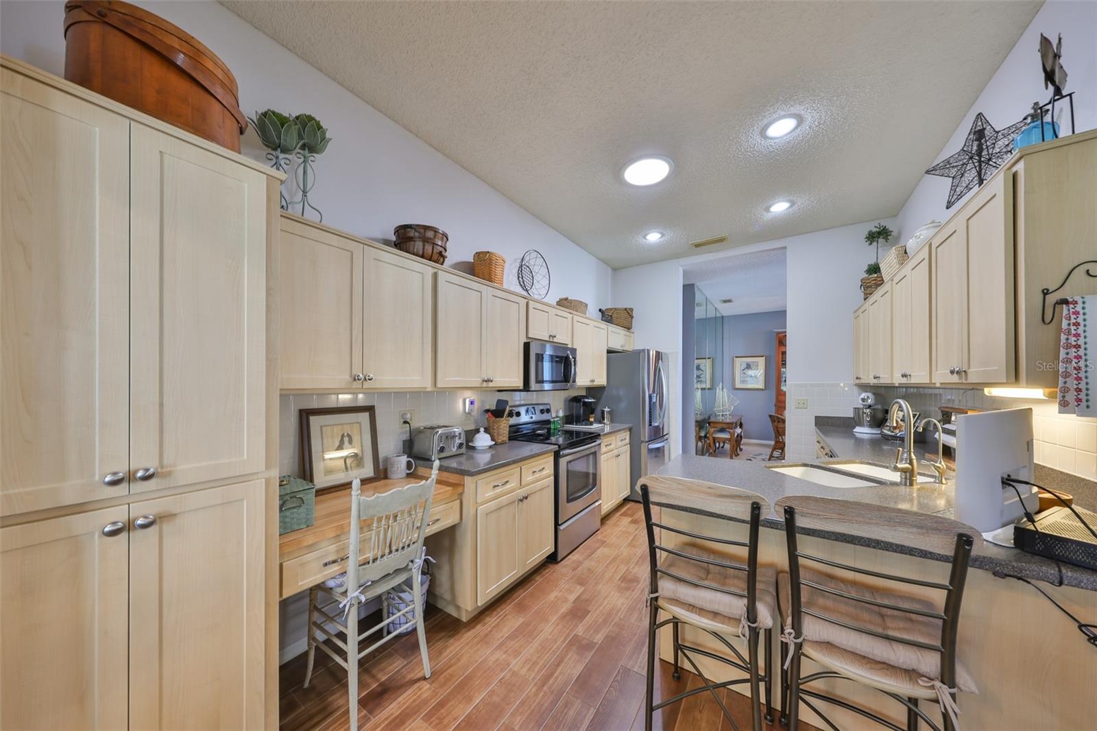 Lovely light and bright Kitchen