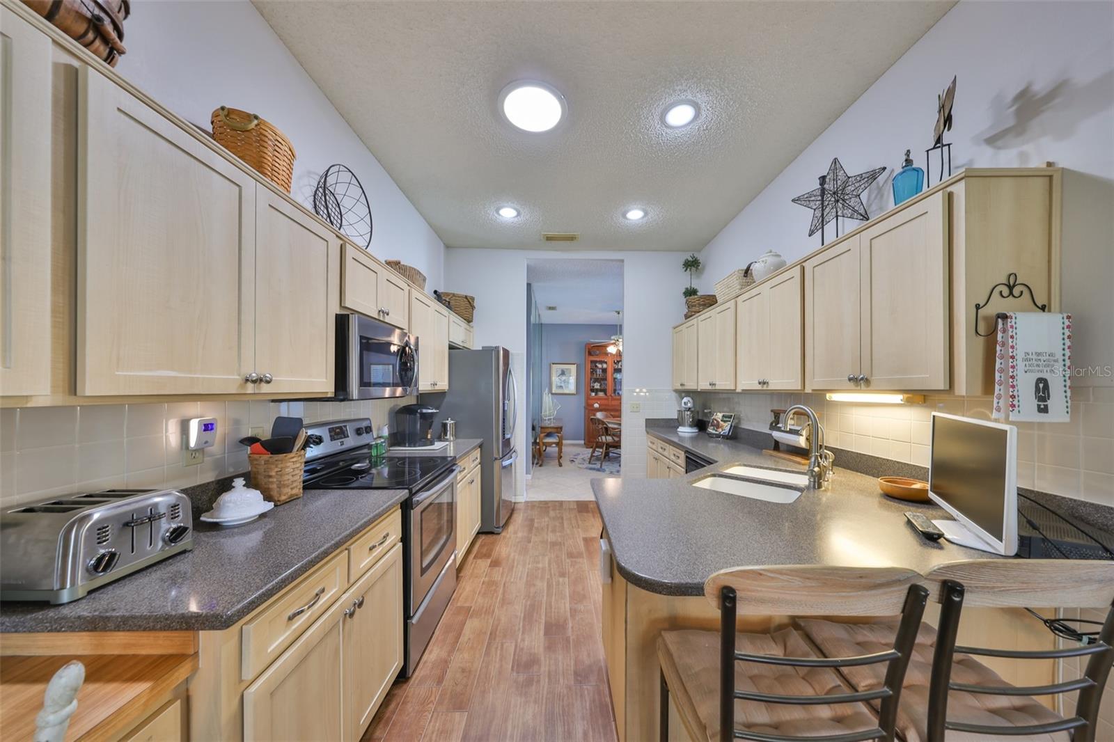 Looking into kitchen from the dinette