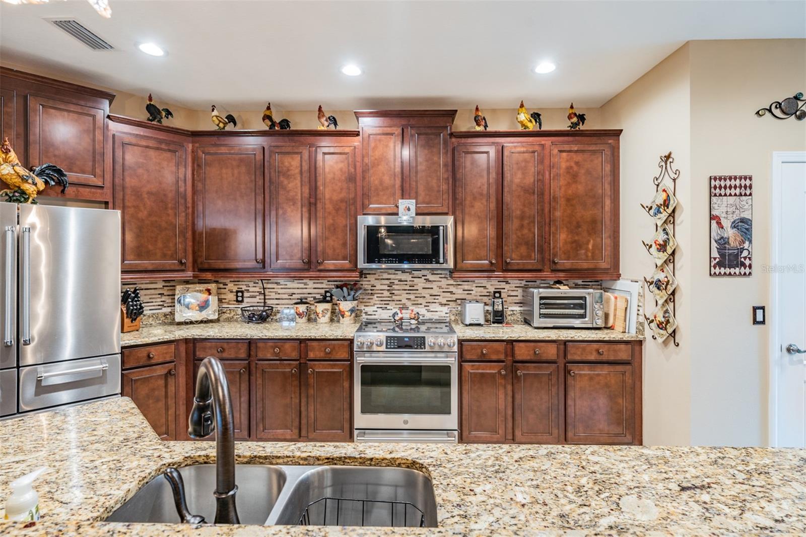 Stunning kitchen with gleaming granite counters