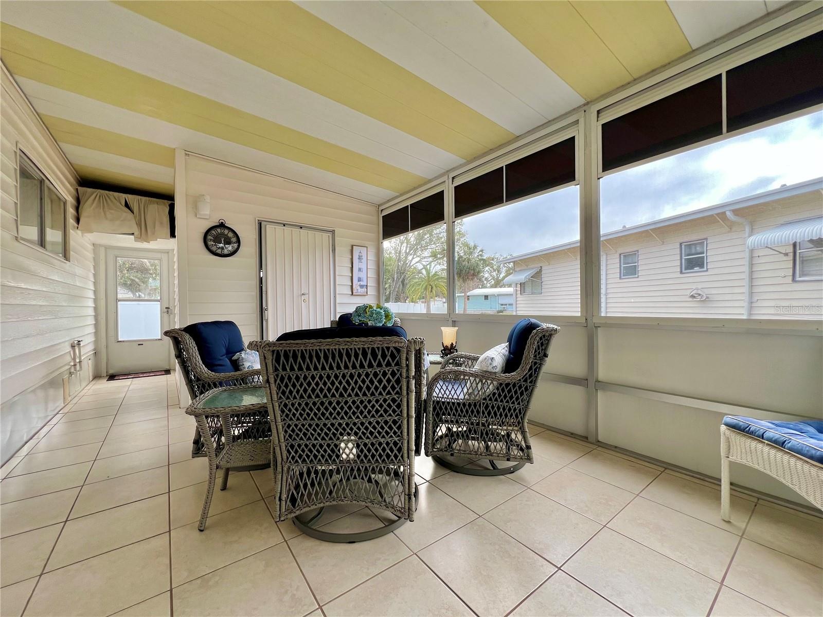 screen enclosed lanai