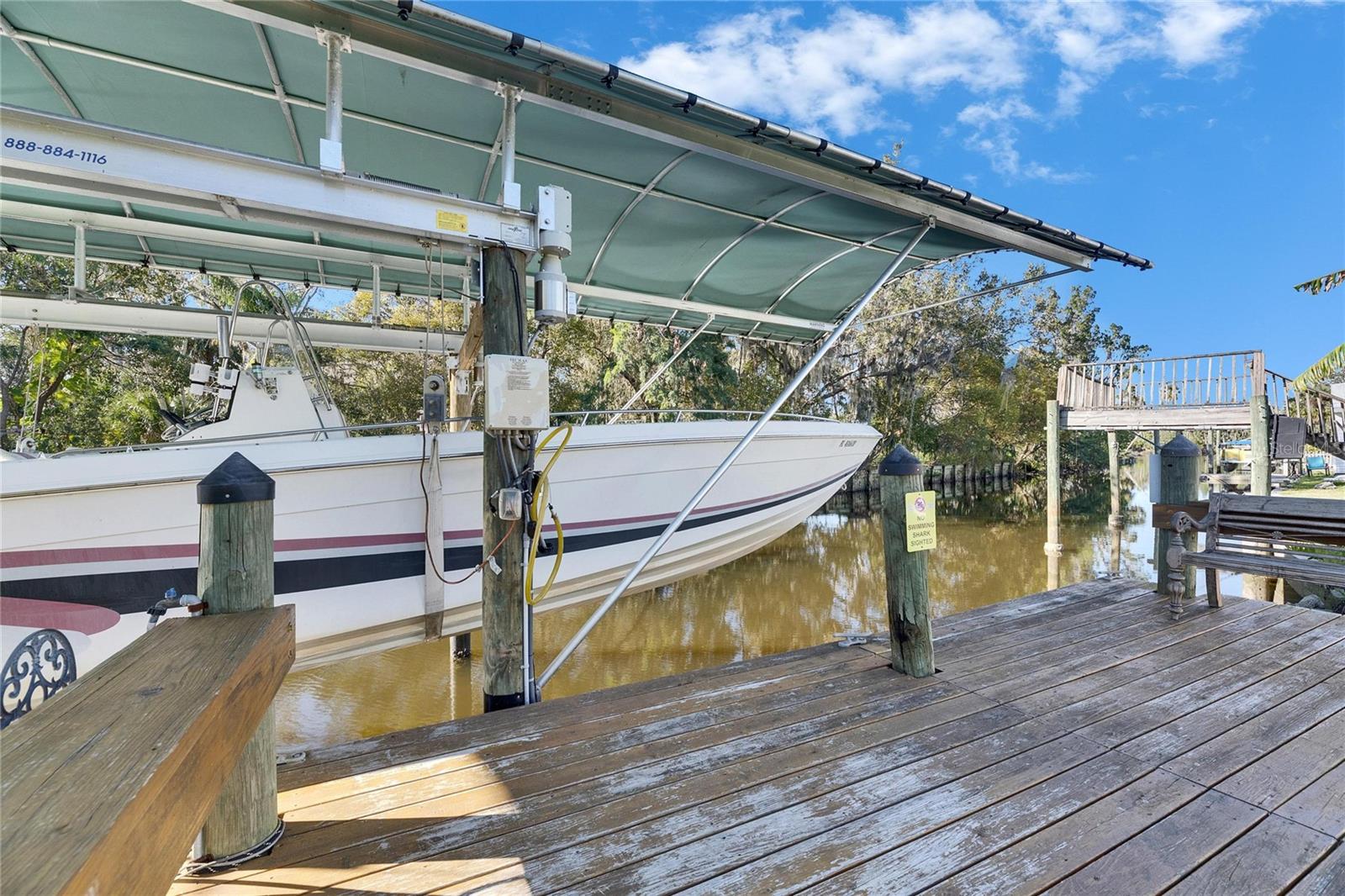 BOAT DOCK (BOAT NOT INCLUDED)