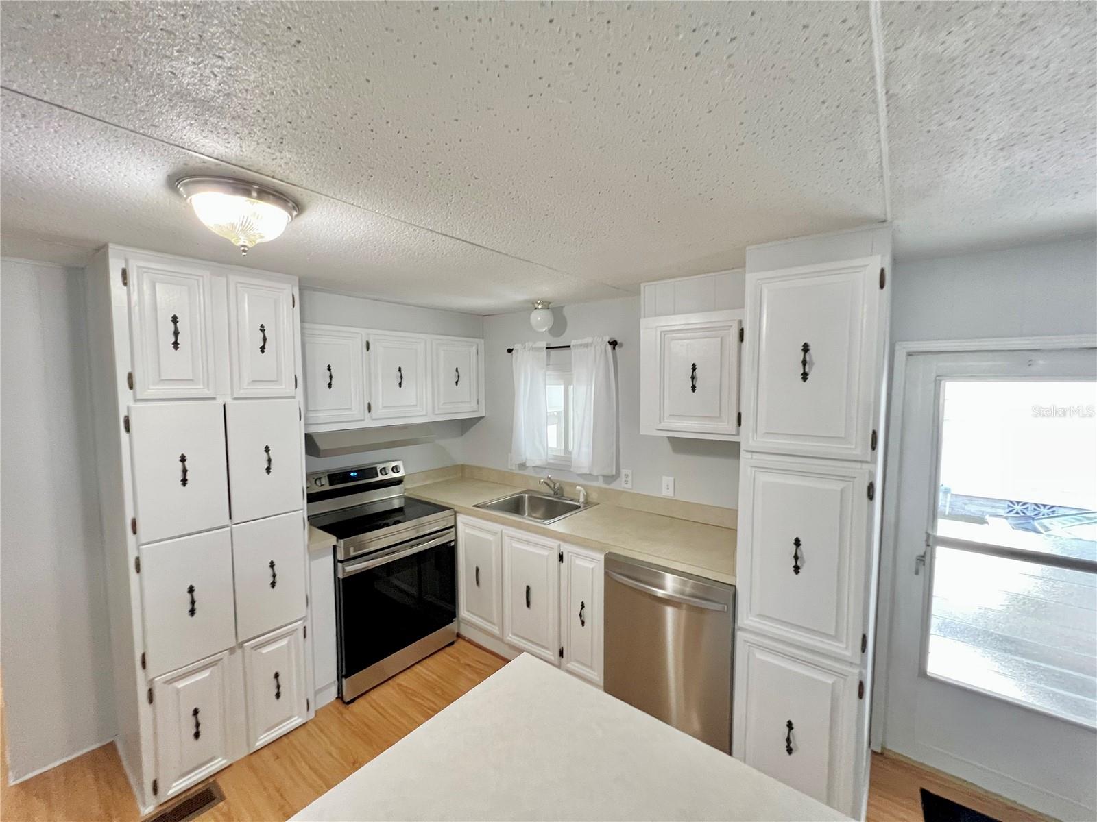 Kitchen with NEW Appliances