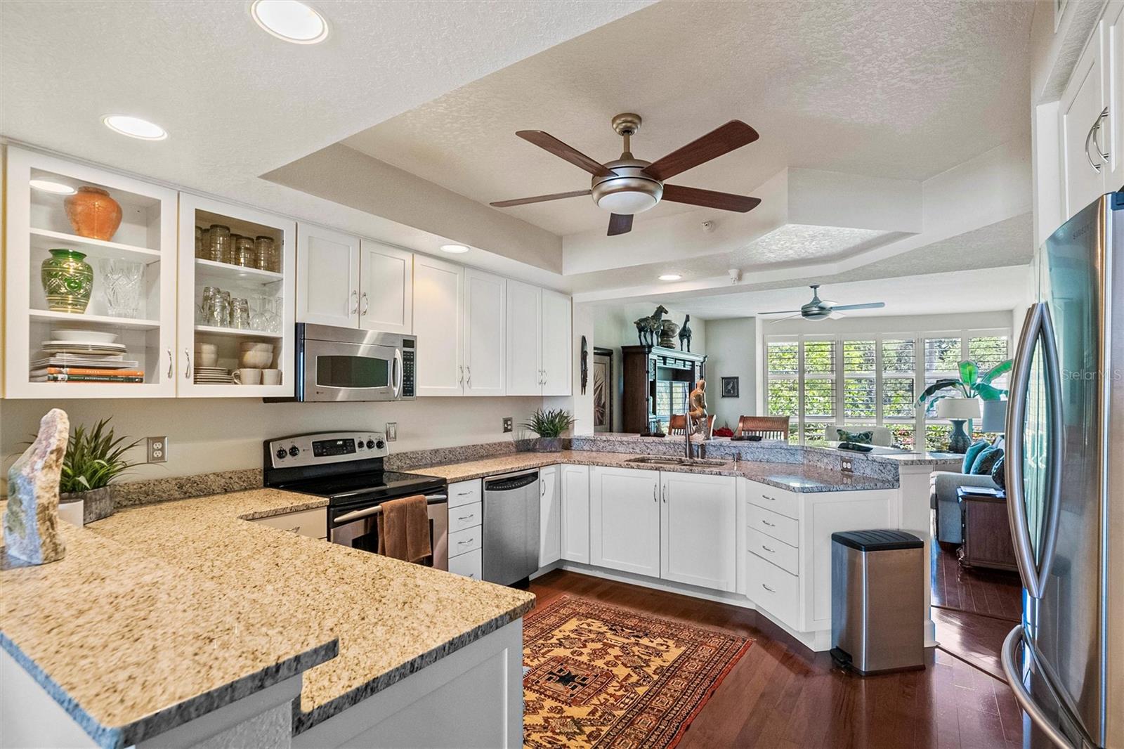 Expansive kitchen