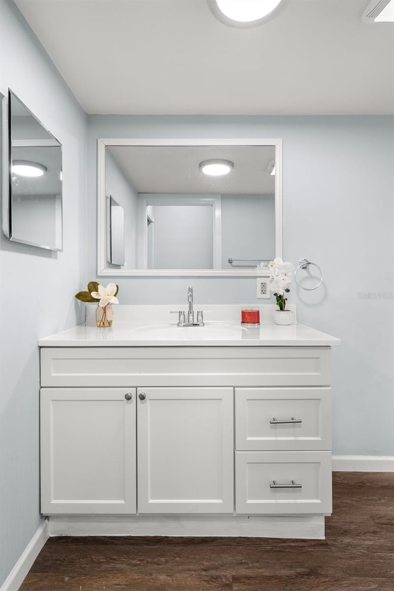 What a gorgeous brand new vanity in the master bathroom