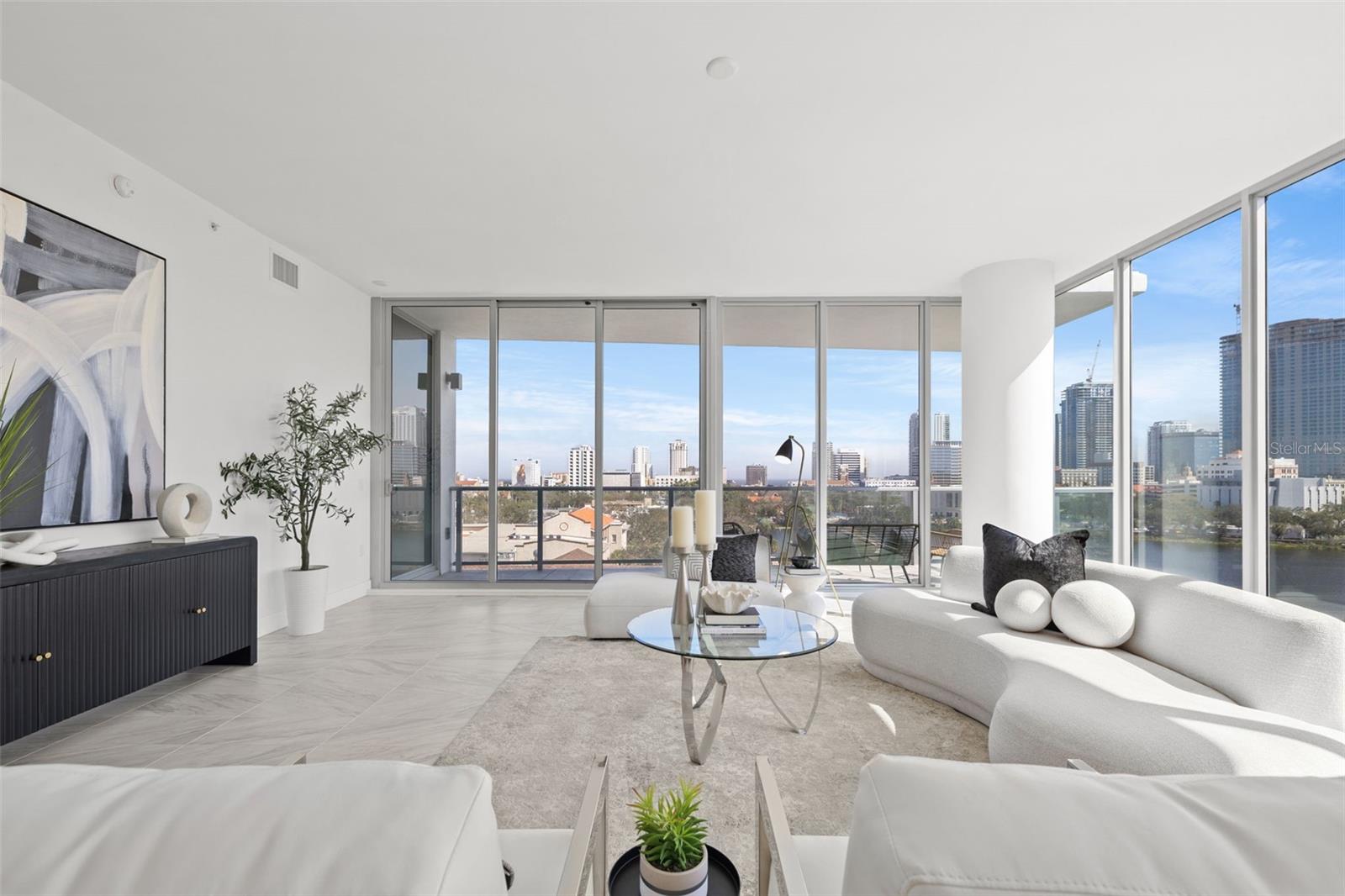 10 foot ceilings in main living area