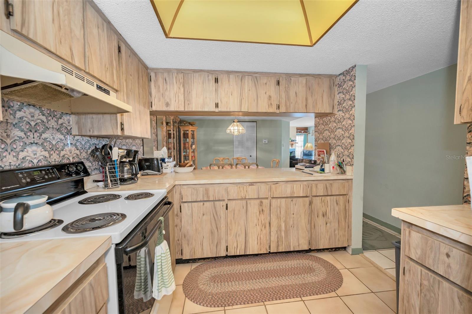 Kitchen with breakfast bar