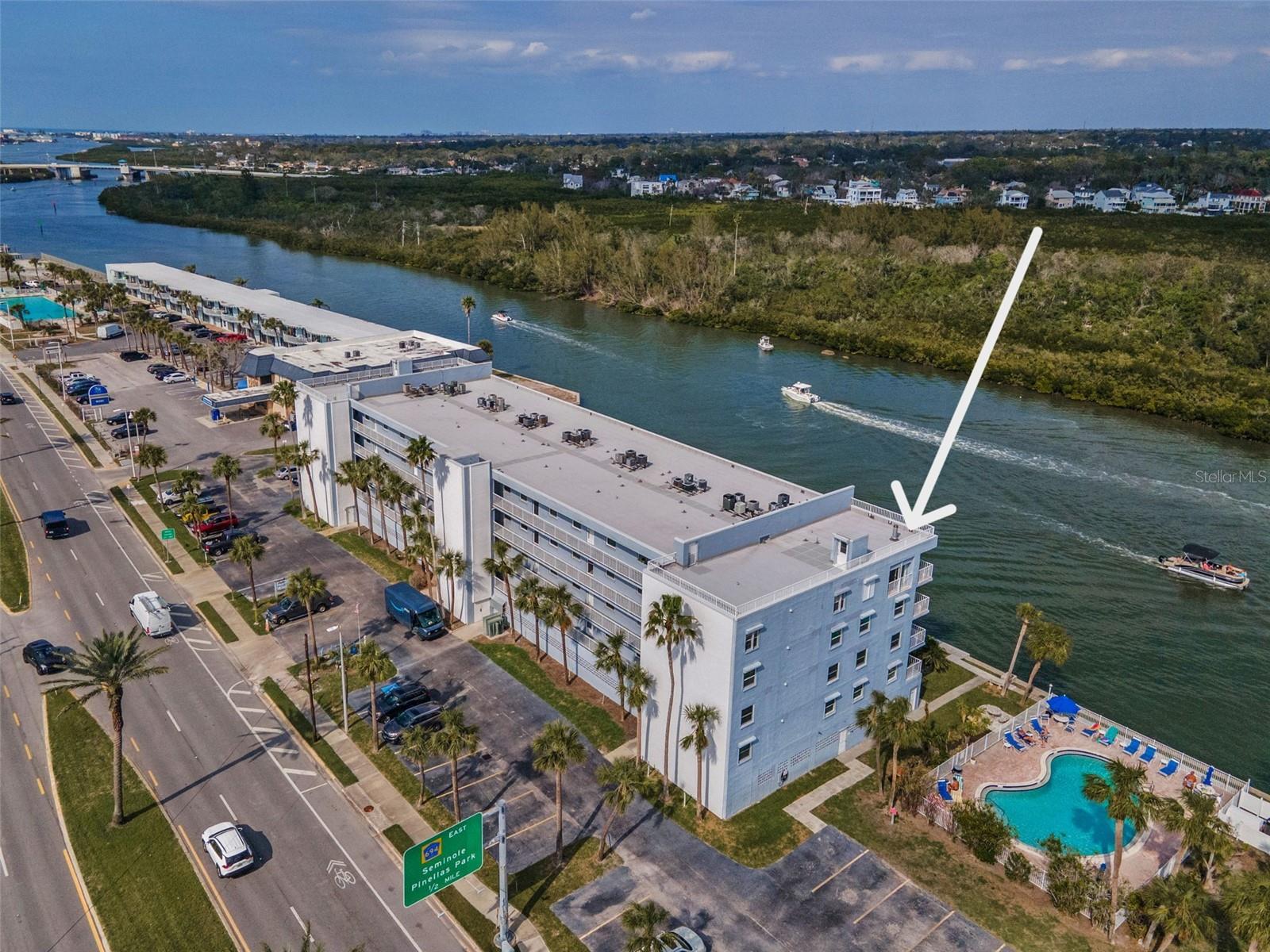 Directly on the Intracoastal Waterway