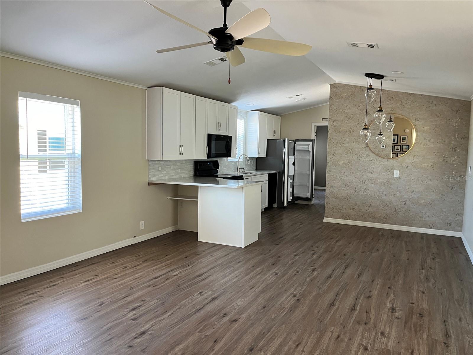 Living Room/Kitchen