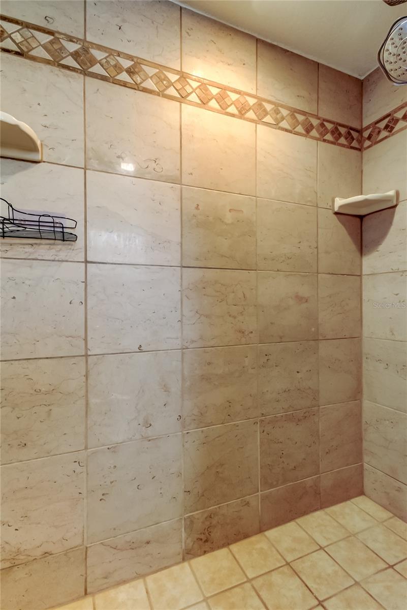 Owners Retreat Bathroom (4.10' x 9') Offers Tastefully Tiled Walk in Shower w Multiple Shelfs for Practical Storage Needs!!.