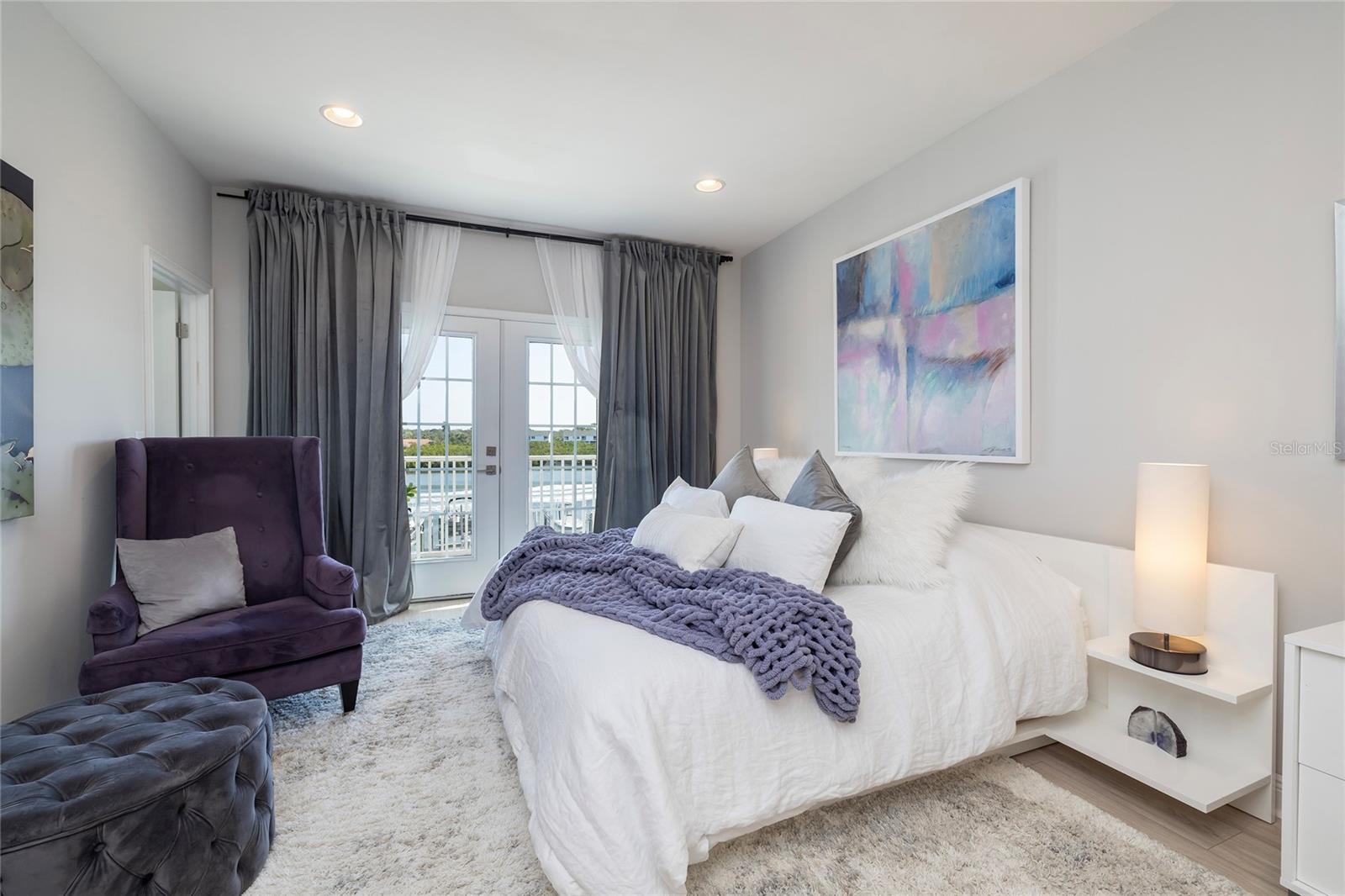 Primary Bedroom with beautiful Intracoastal views, 2 large walk-in closets