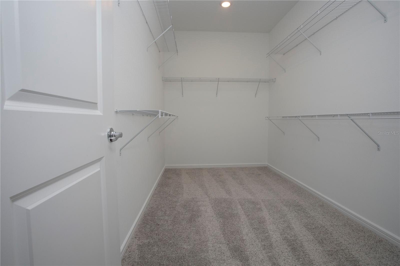 LARGE MASTER WALK-IN CLOSET