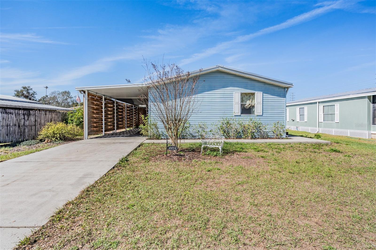 Gorgeous Blue skies  in Sunny florida calling you HOME!