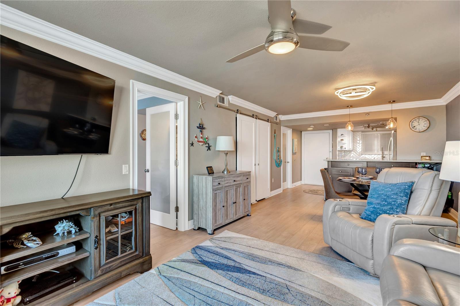 Perfect for relaxing / entertaining, this floorplan offers grand open and airy space.  Provides opportunity for fun decorating with artistic placement of furniture and accents.