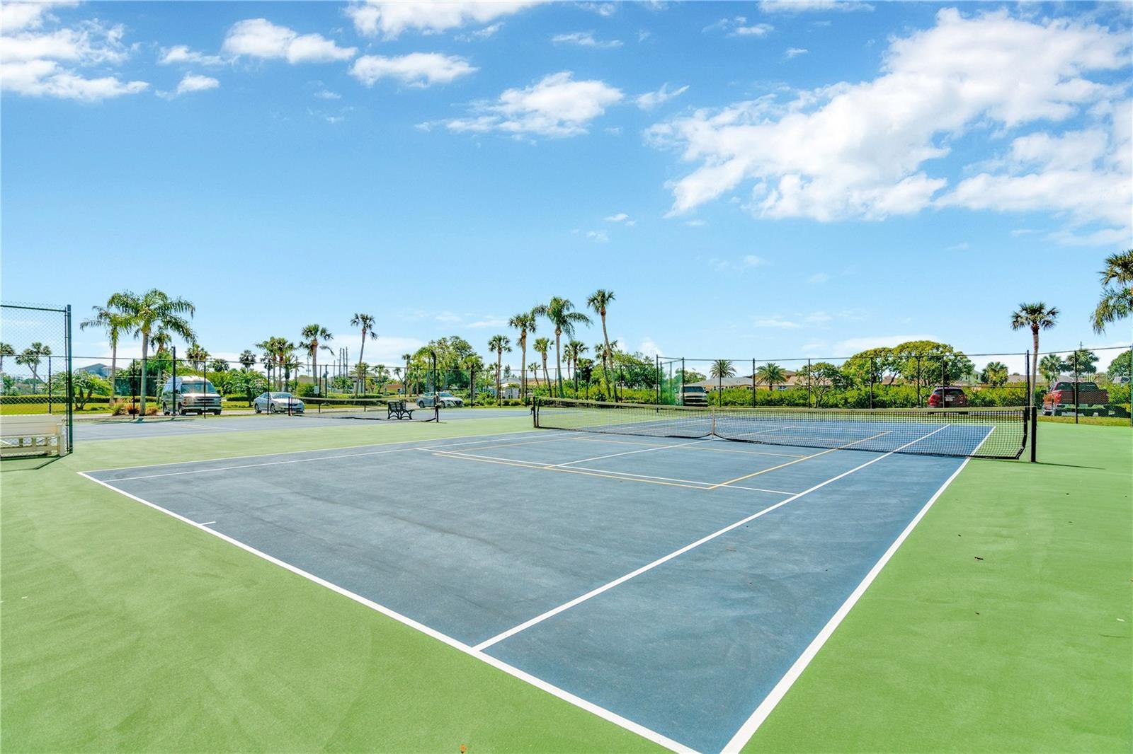 Tennis/pickleball courts