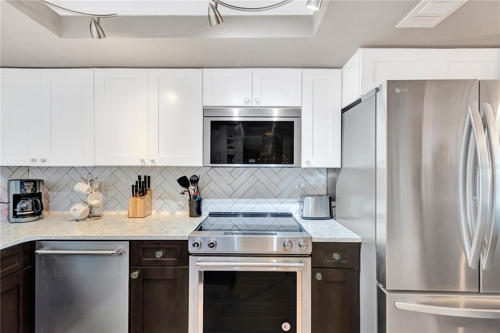 Plenty of top and bottom cabinetry for storing all your cooking items.