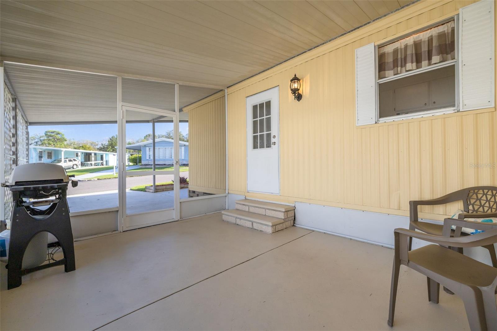 Screened side Patio/Porch