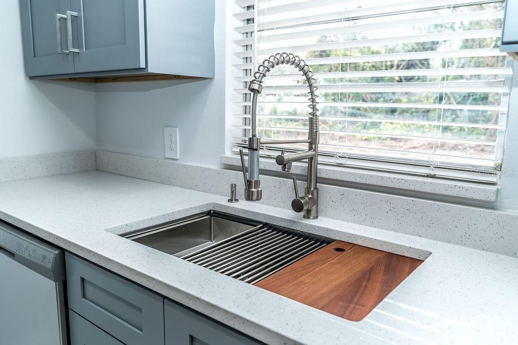 MODERN KITCHEN SINK WITH CHOPPING BLOCK