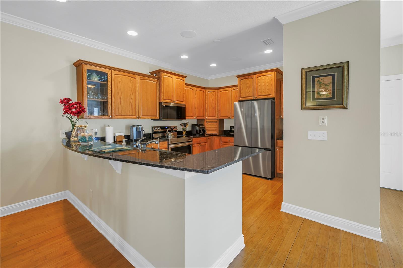 KITCHEN BAR GREAT FOR CASUAL SEATING