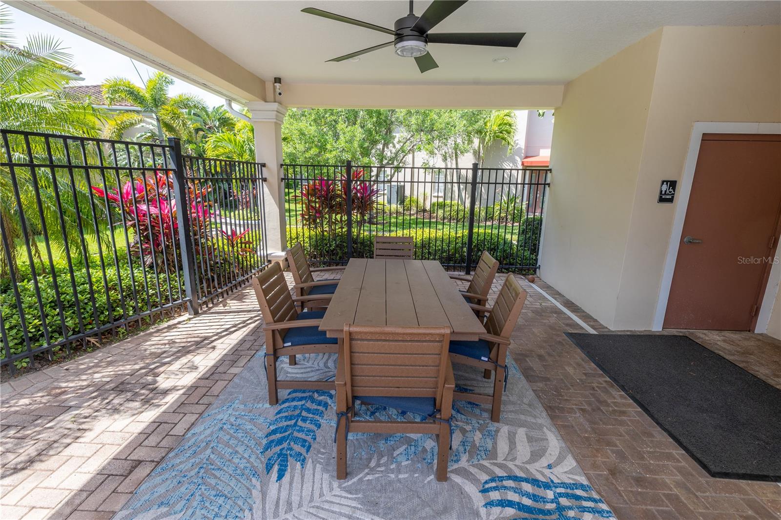 POOL HOUSE LANAI SEATING TABLE