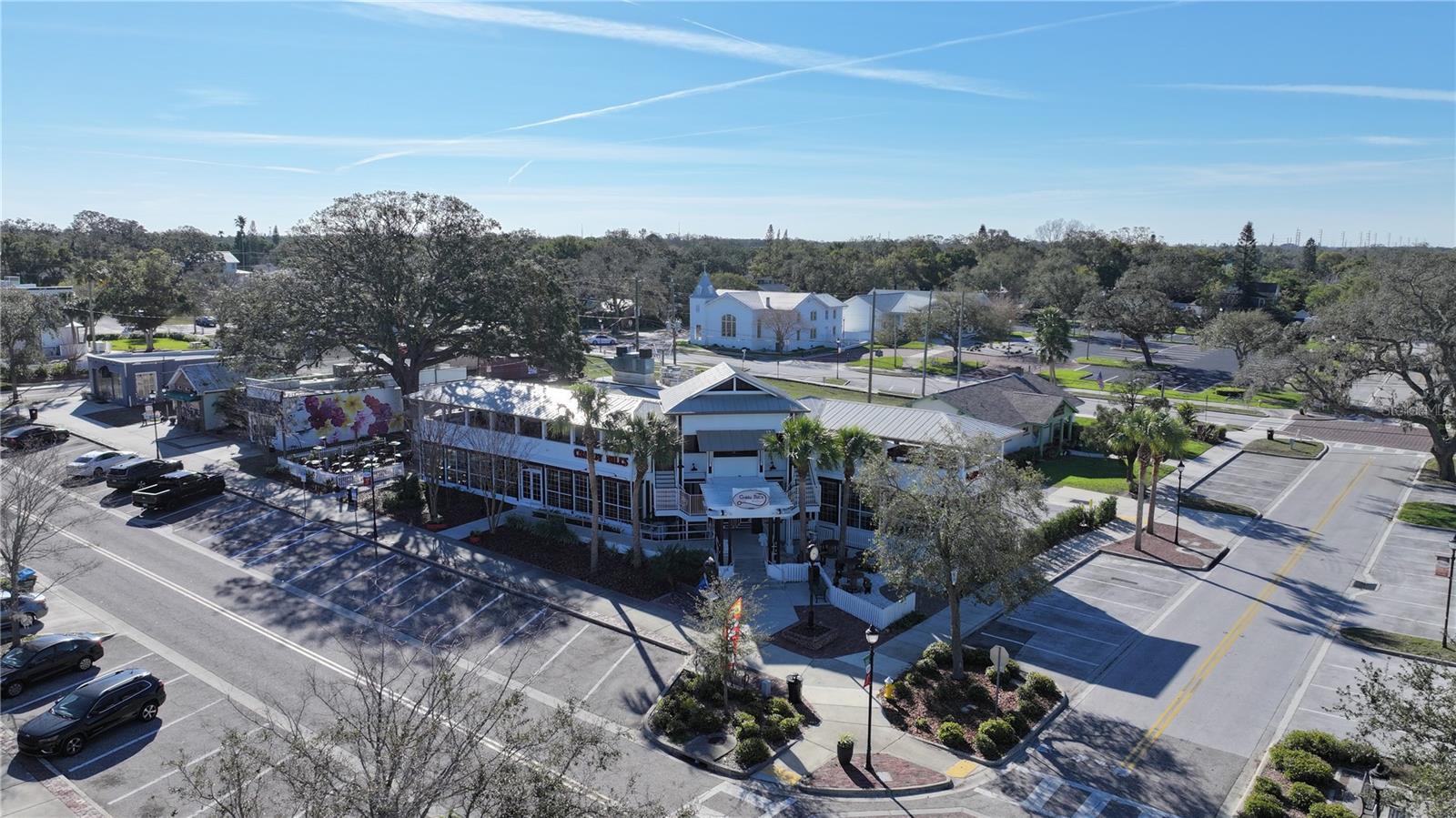 A short stroll to Crabby Bill's Palm Harbor if you're craving fresh seafood, cold drinks & live music~