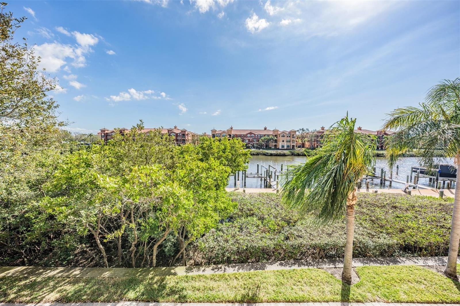 Stunning canal views!