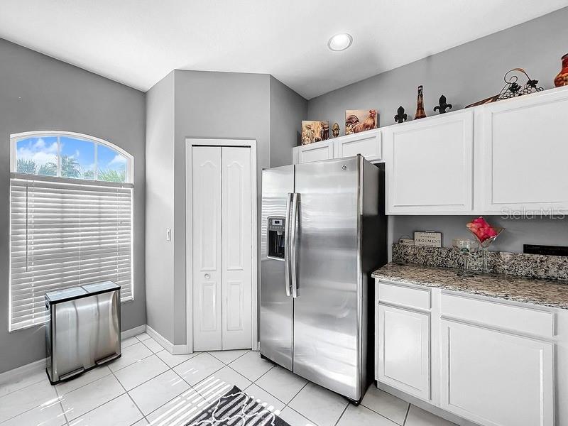 Kitchen Has Corner Walk In Pantry