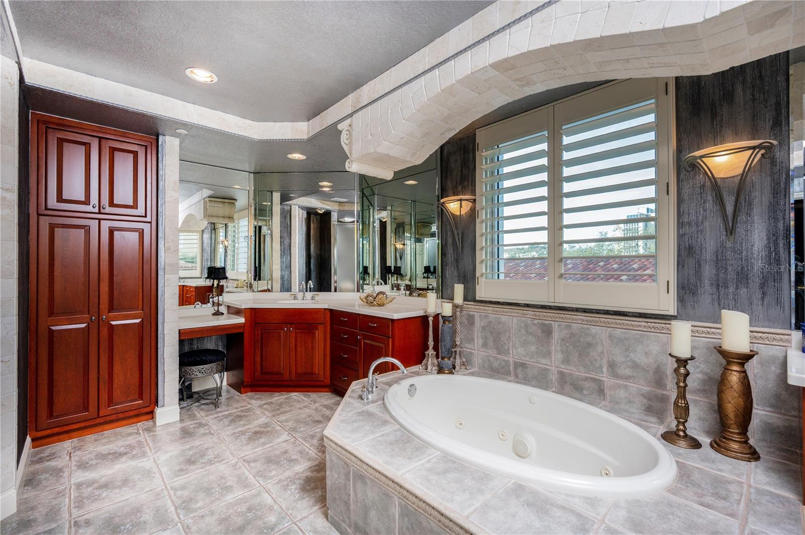 Master Ensuite bathroom