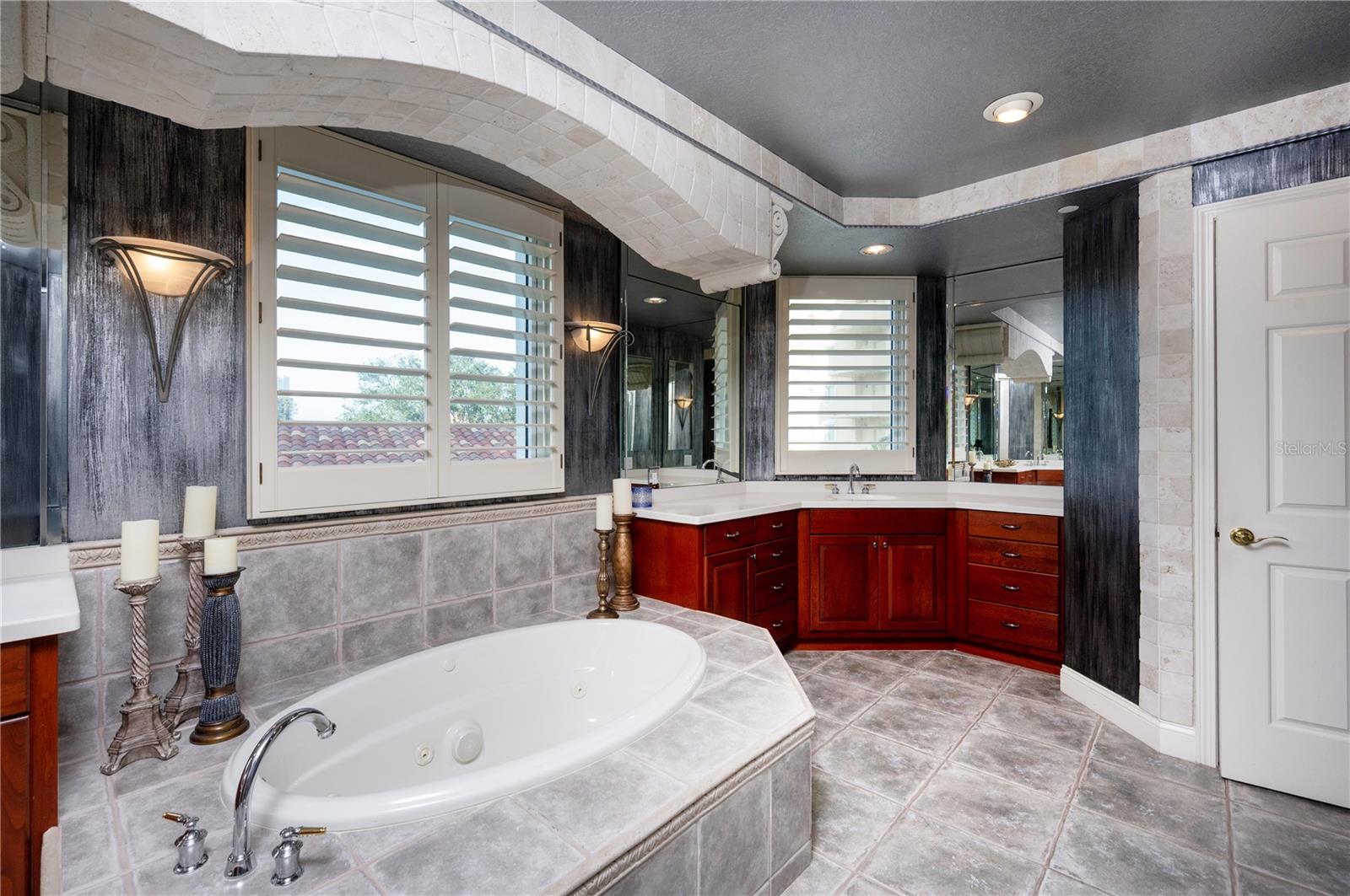 Master Ensuite bathroom