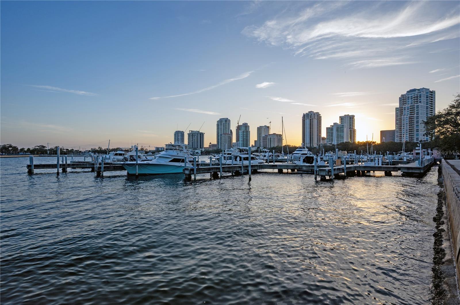 A few minutes stroll to Gorgeous downtown St Petersburg