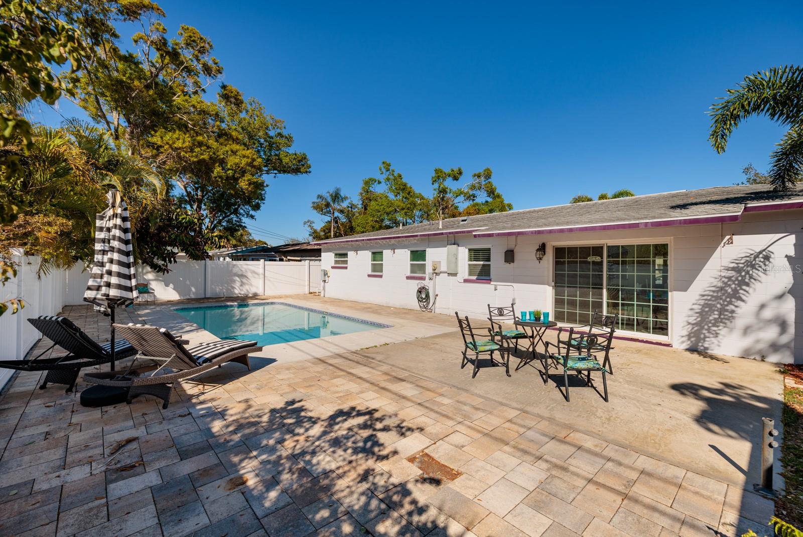 Your outdoor Living Space with sparkling pool!