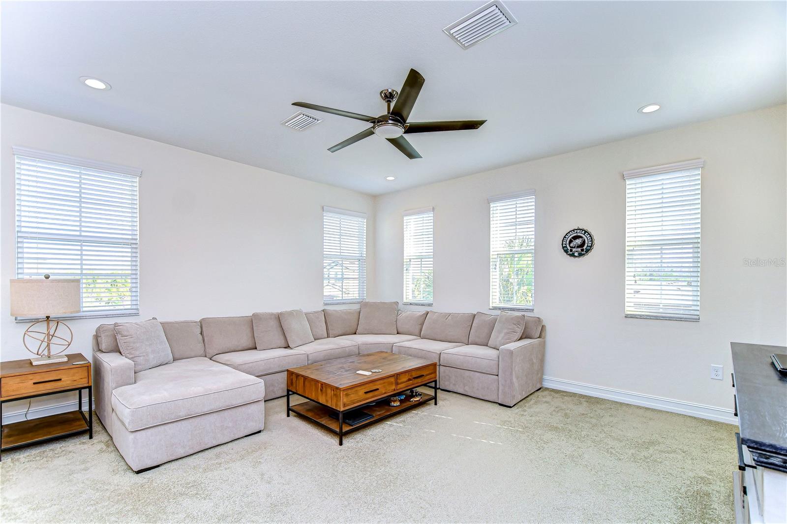 The ample natural light creates a perfect ambiance!