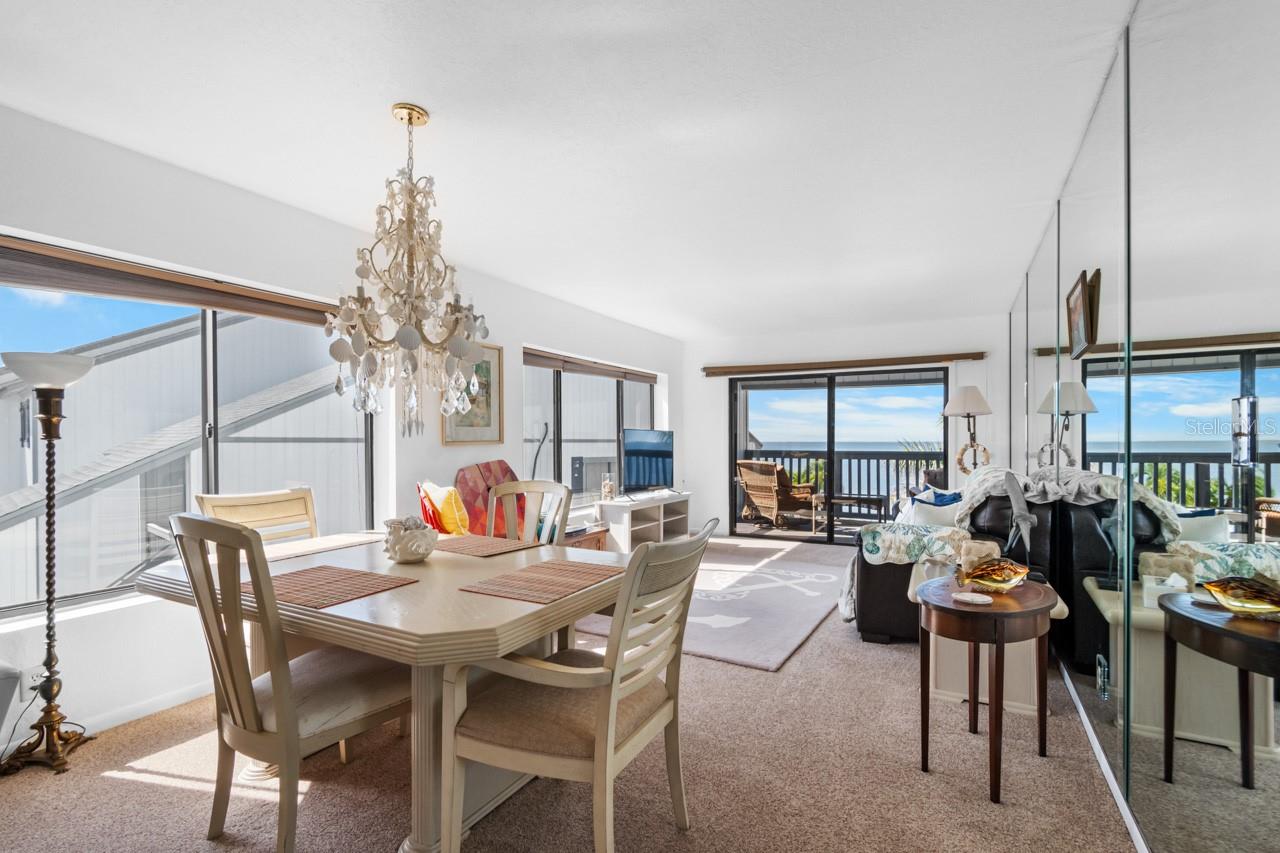 Great Room: Dining Area