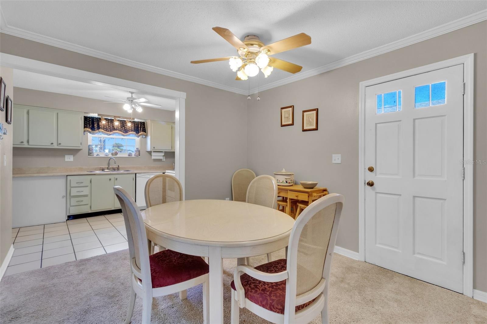 Dining Room to kitchen