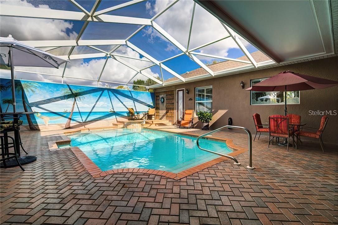 Gorgeous Courtyard lanai with pavers and outdoor kitchen