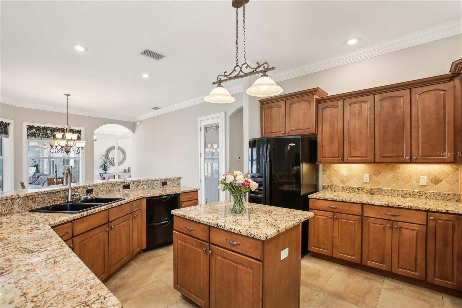 Eat in kitchen with 42 inch cabinets beautiful granite and black appliances