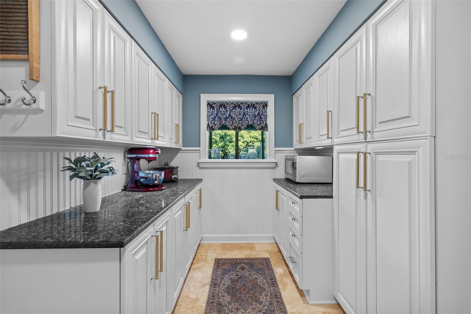 Butler's Pantry off kitchen