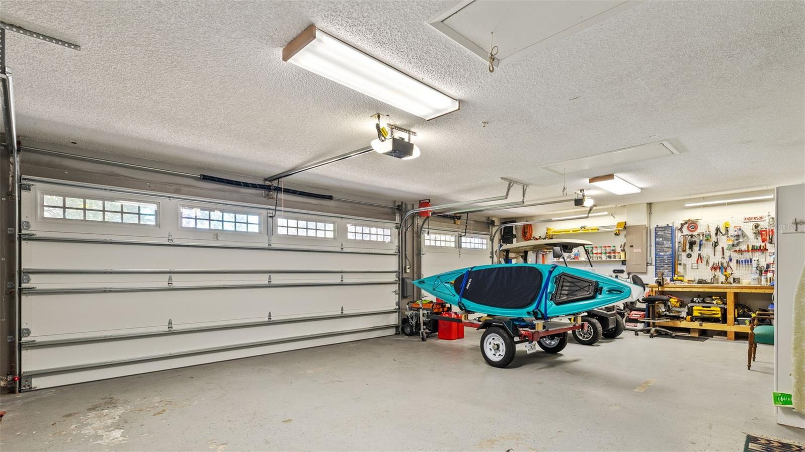 Very spacious 3 car garage