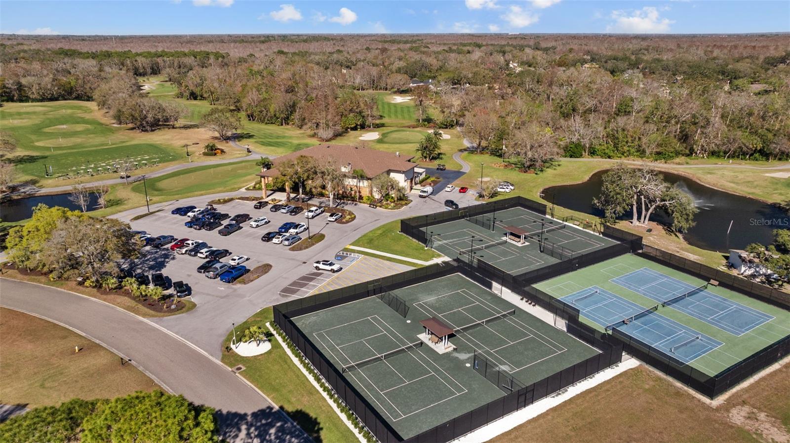 The club offers outdoor sports courts!