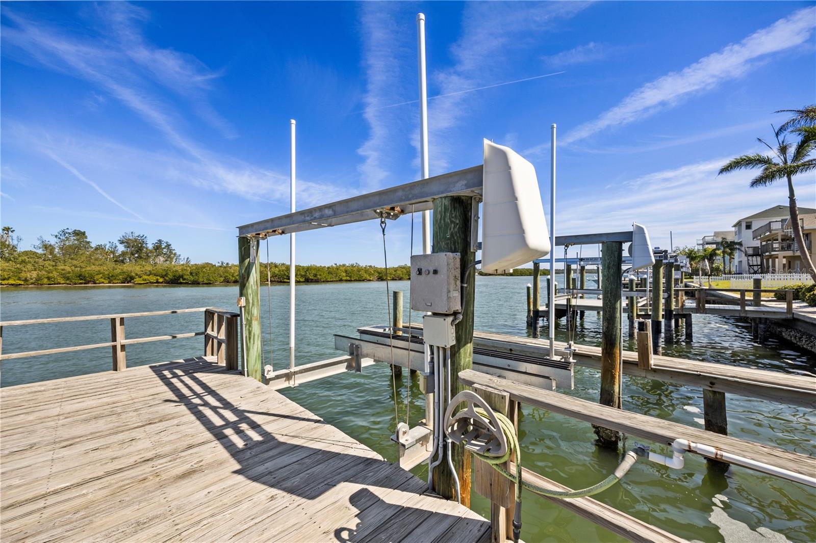 Dock with 8000lb lift