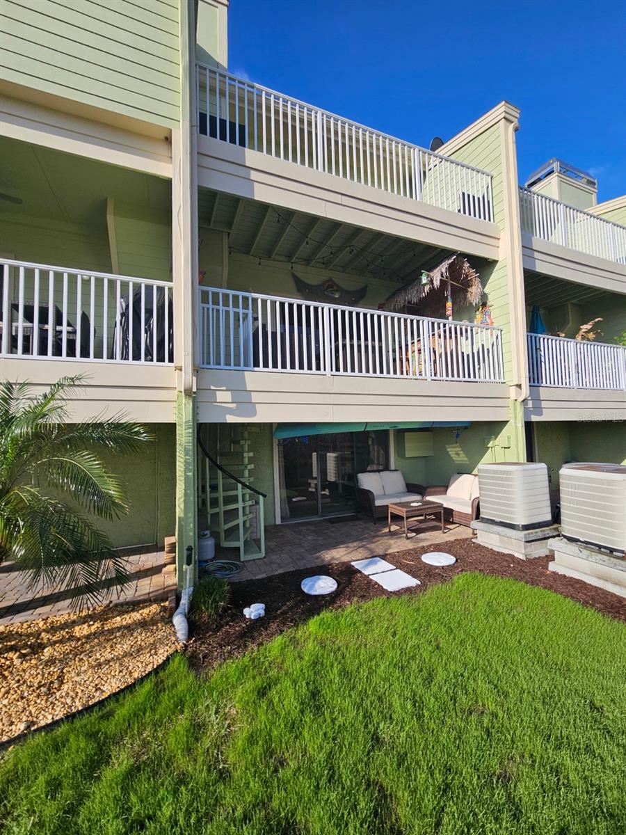 Exterior view from the back - 2 balconies and a patio