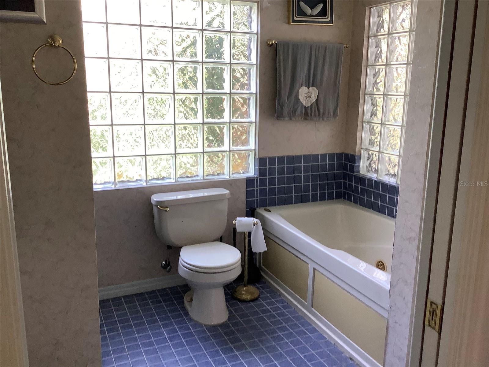 Shower & tub in 2nd floor bedrrom