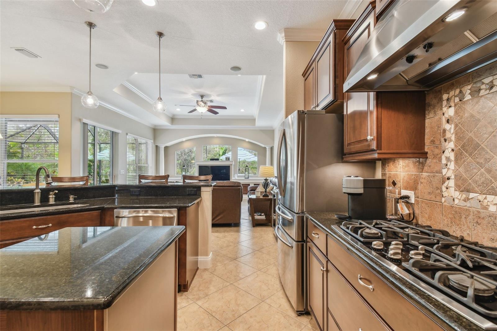 Kitchen w/gas cooktop