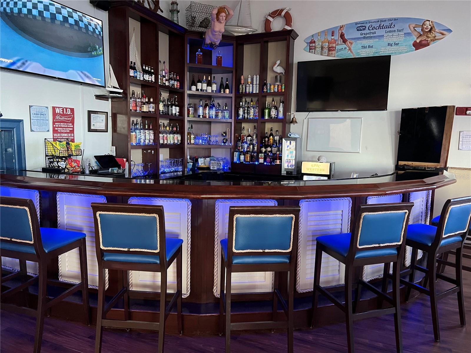 PRIVATE BAR