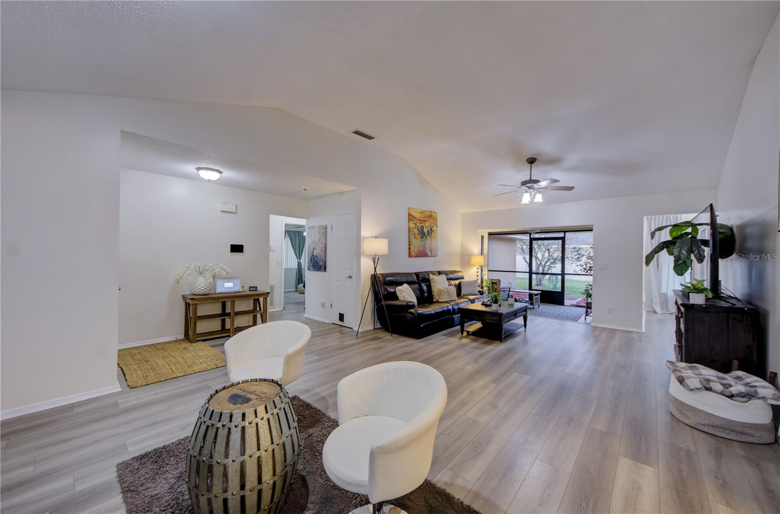 Entryway/ Sitting area/Livingroom