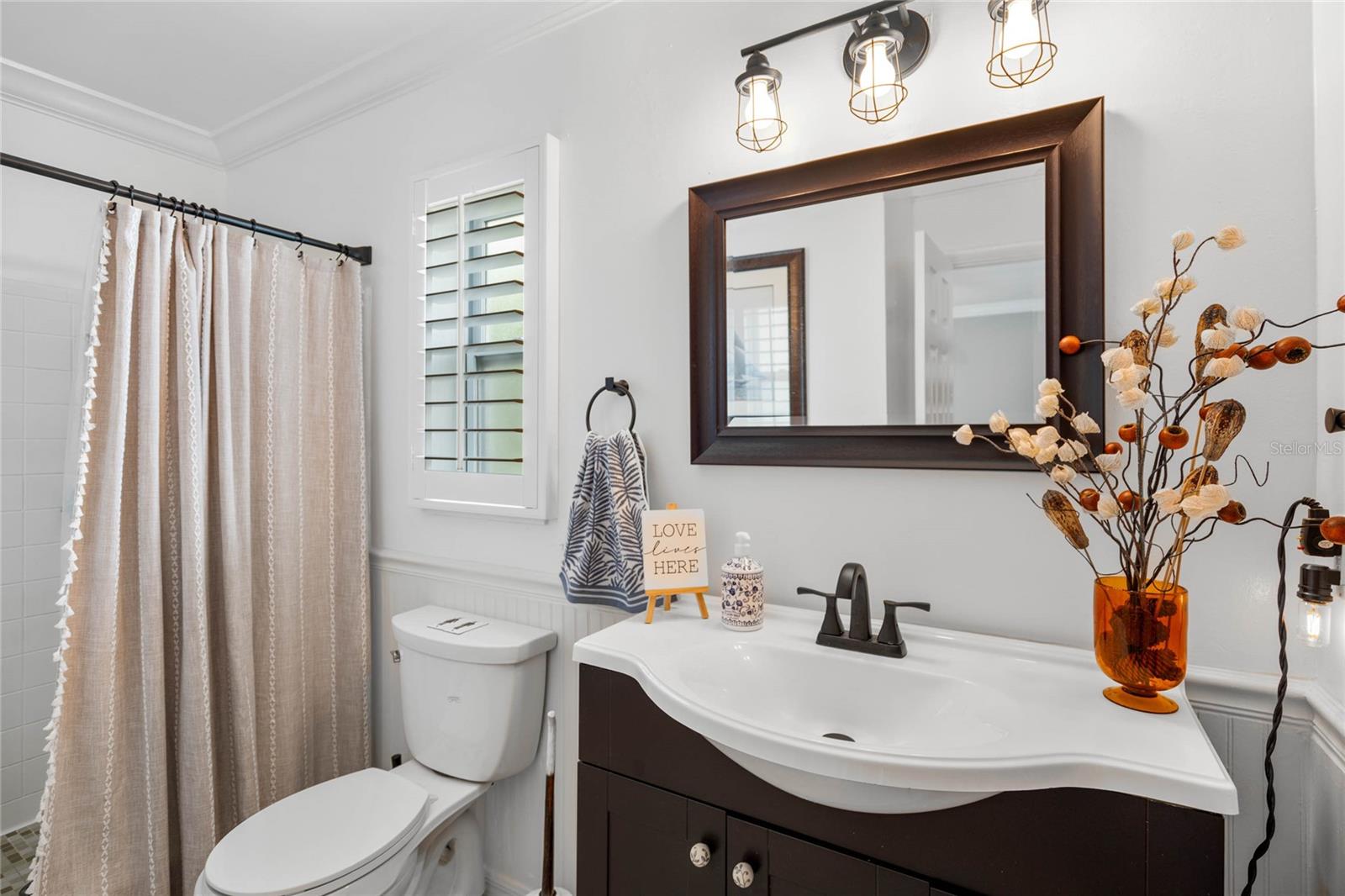 En-suite Bathroom with Shower