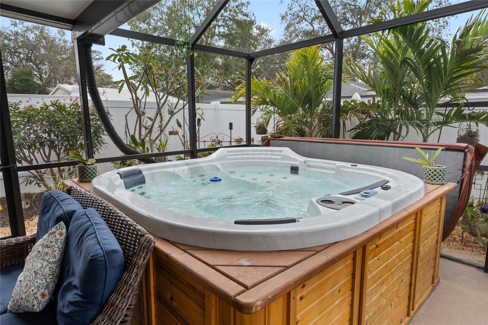 Jacuzzi/Spa - Stays with Home