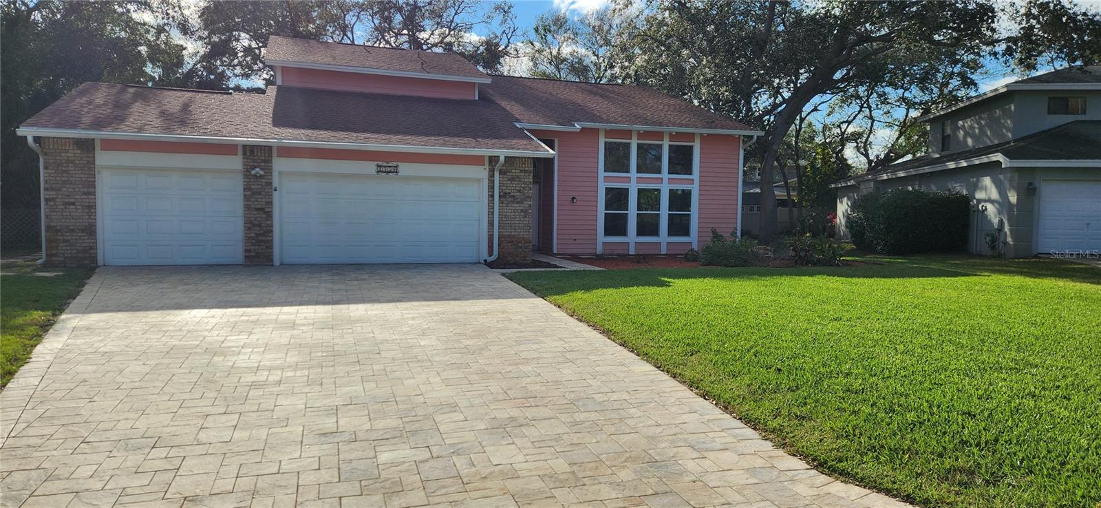 Oversized new Paver Driveway