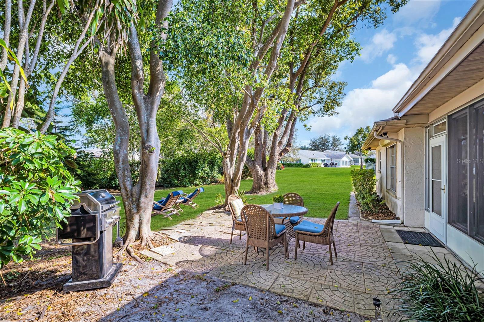 Large patio area that can be extended~