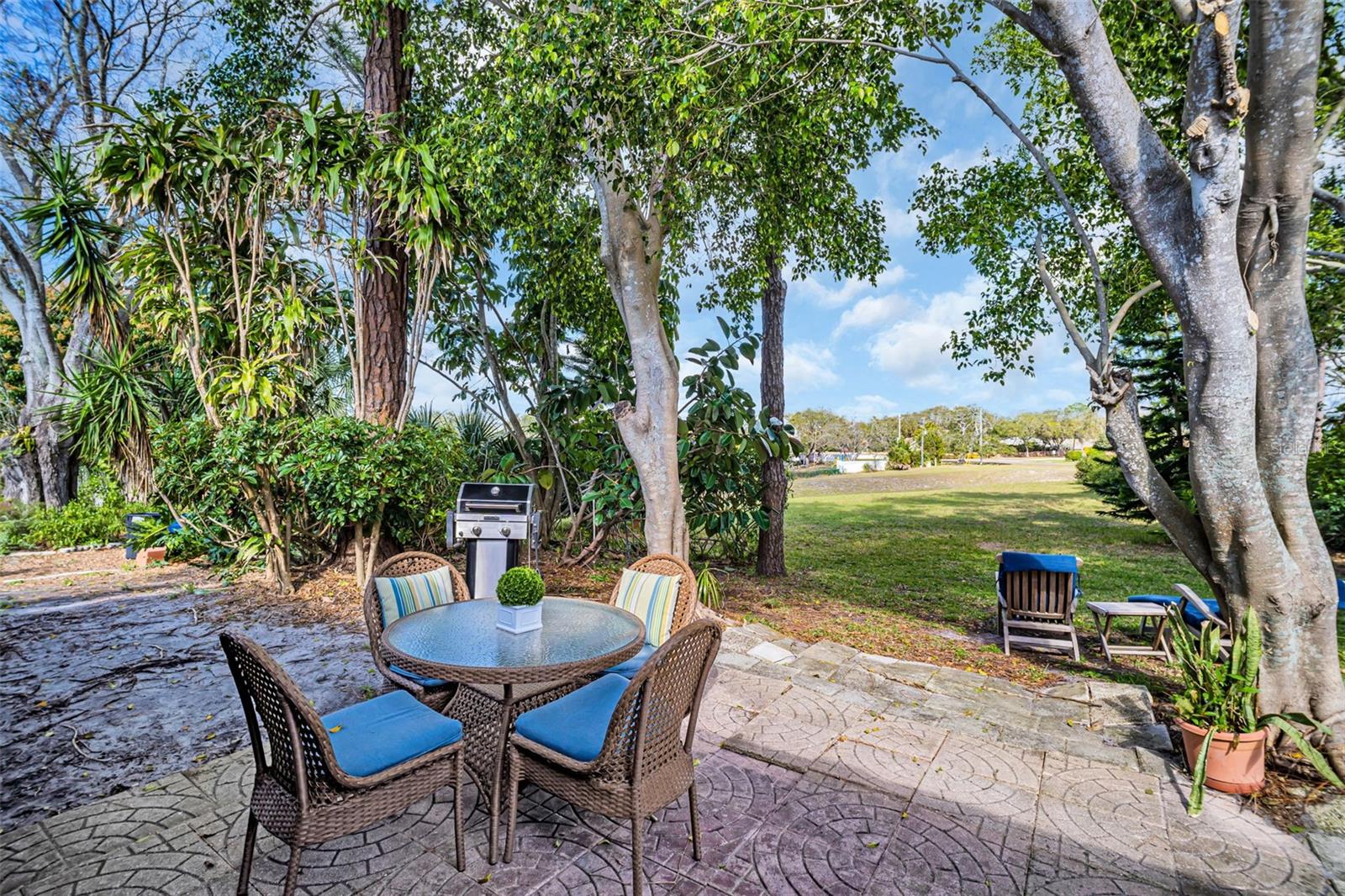 Have morning coffee with a view of open green space~