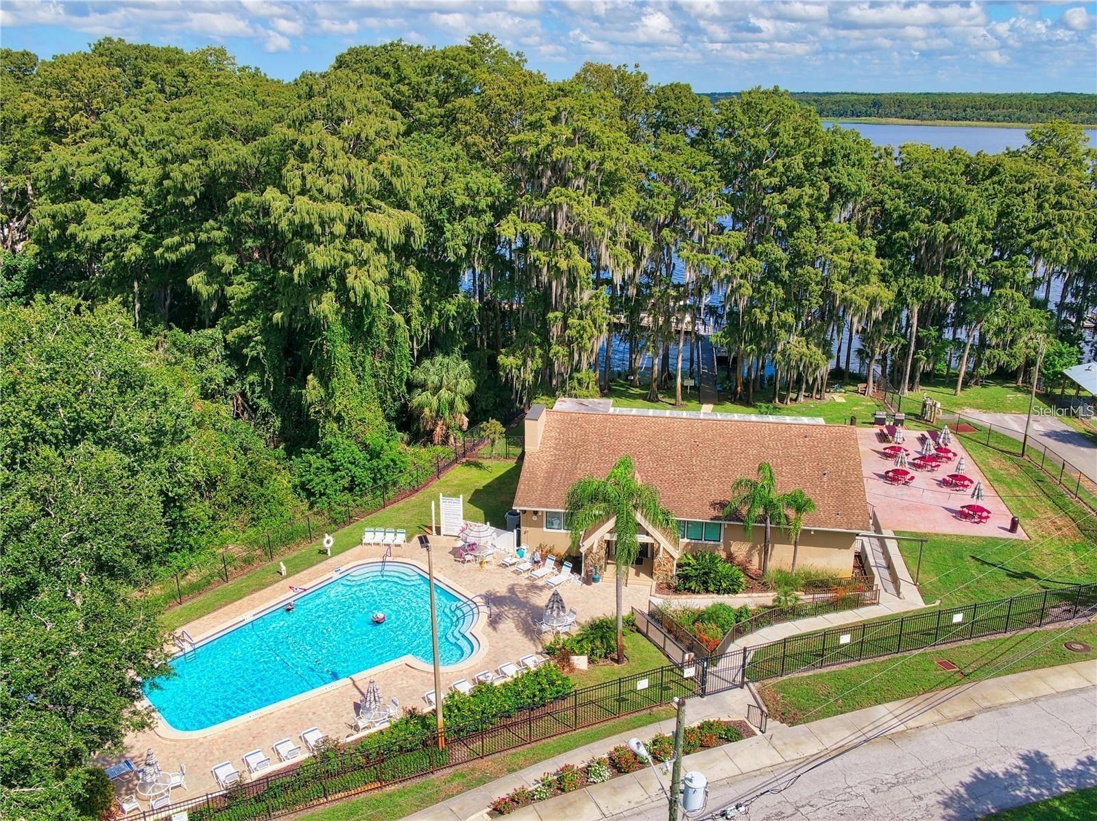 The Lake Tarpon Lodge offers a more rustic retreat & lakefront amenties~